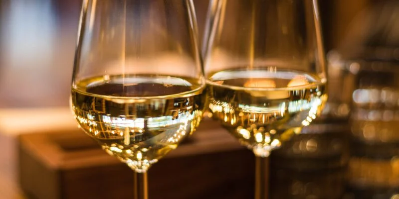 close up photography of wine glasses